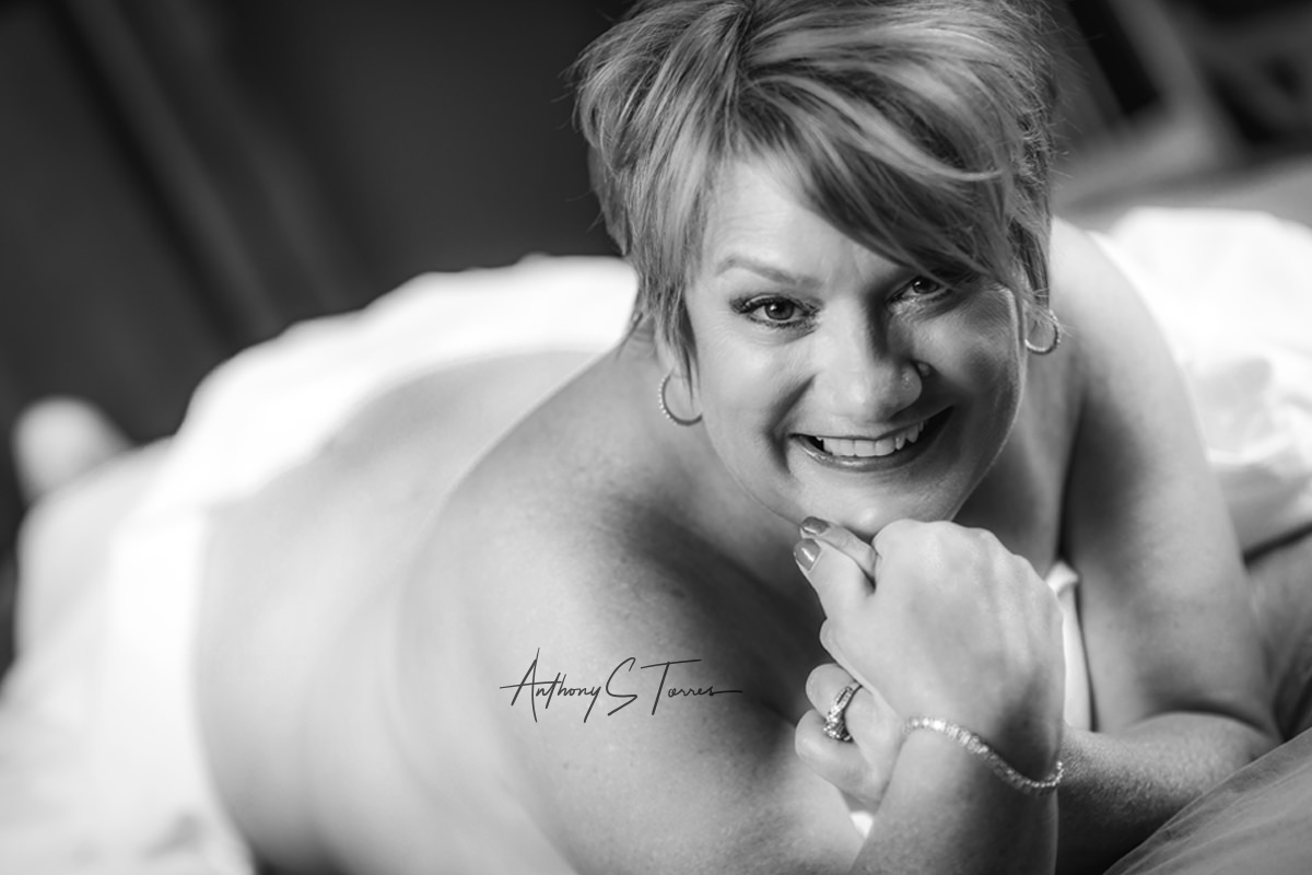 Laura M., reclining, boudoir session